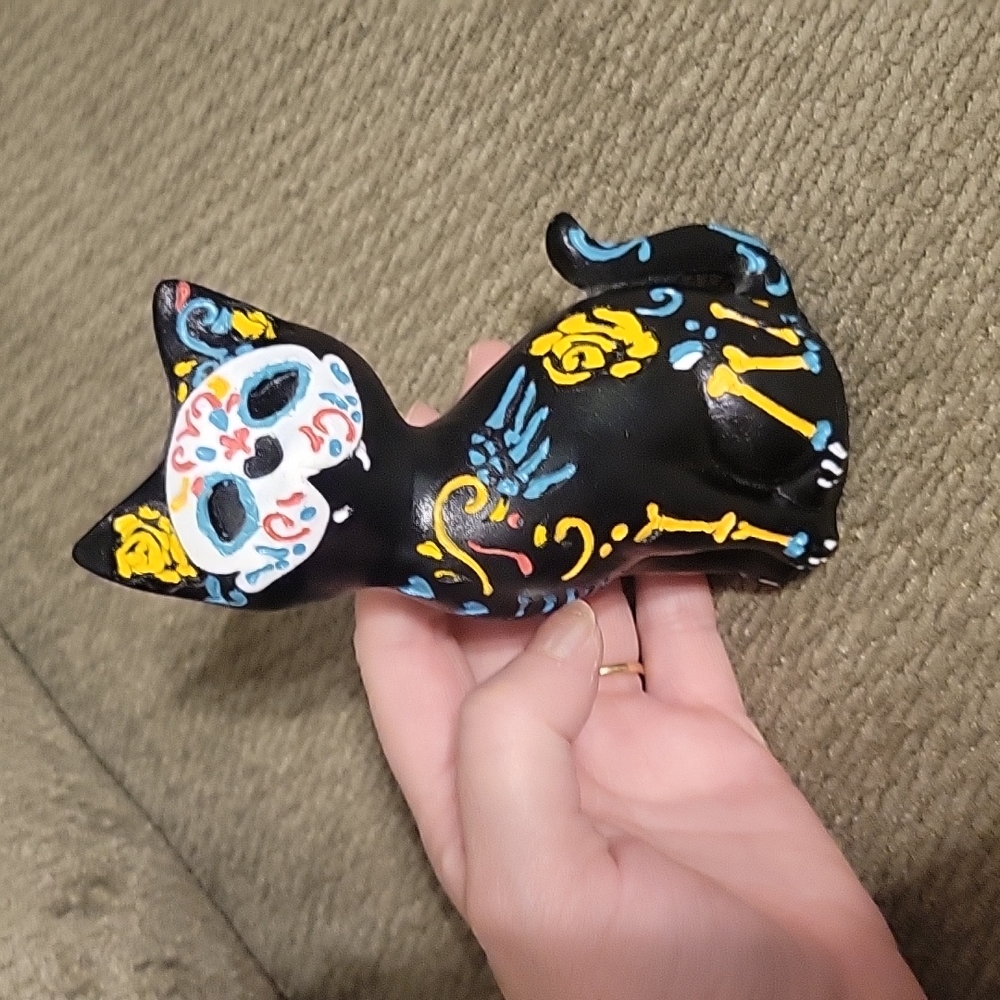 Cat figurine black suger skull